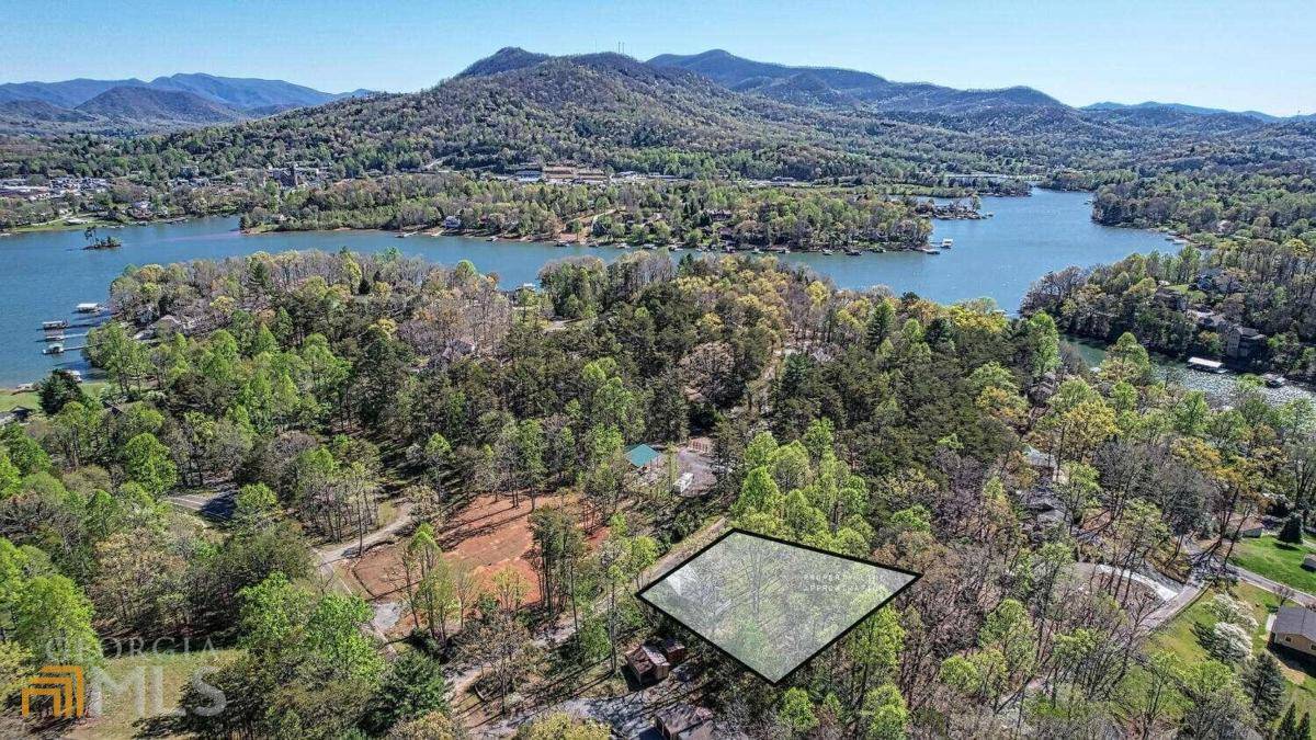 Hiawassee, GA 30546,400 Windjammer DR