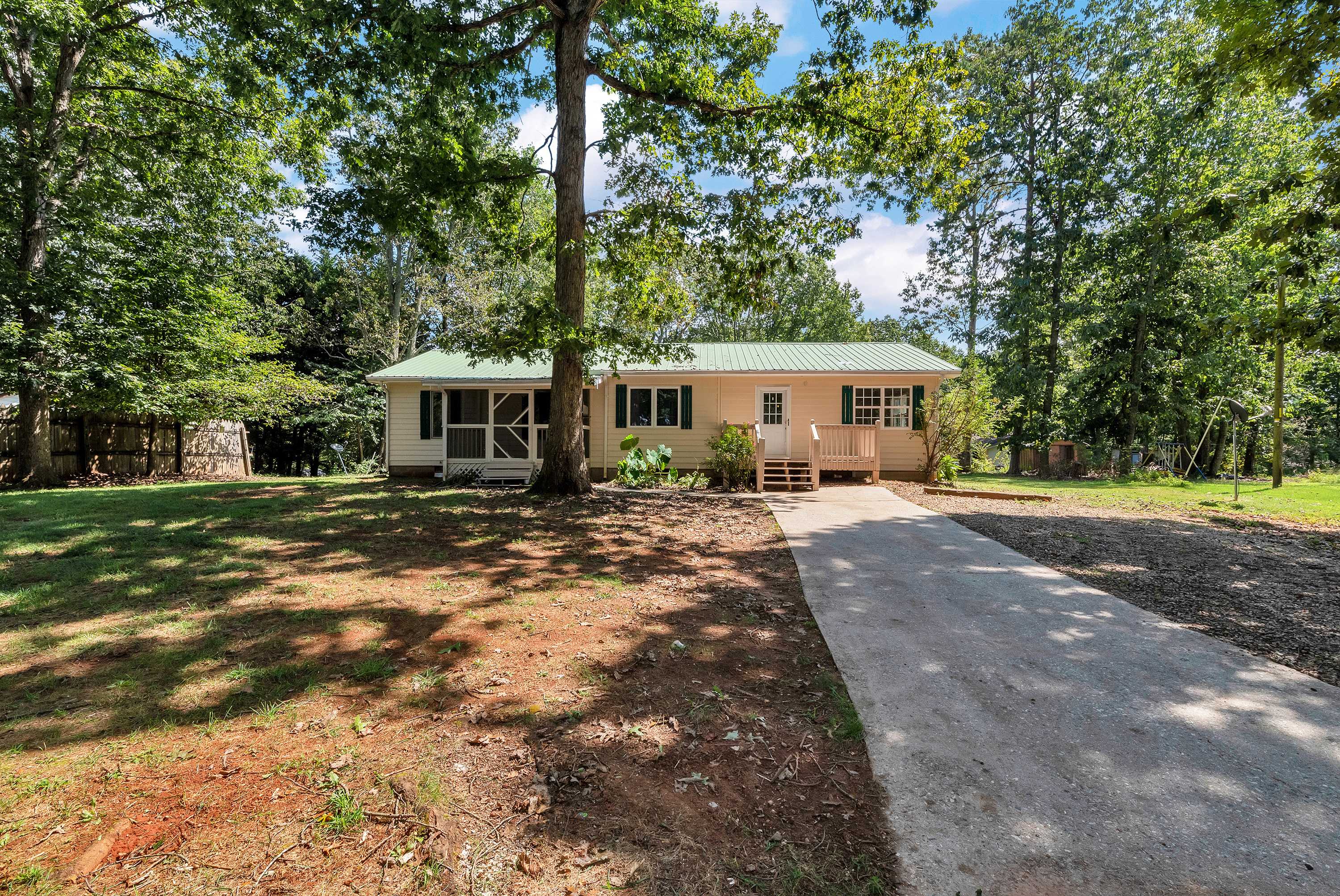 Clarkesville, GA 30523,274 Sanders ST