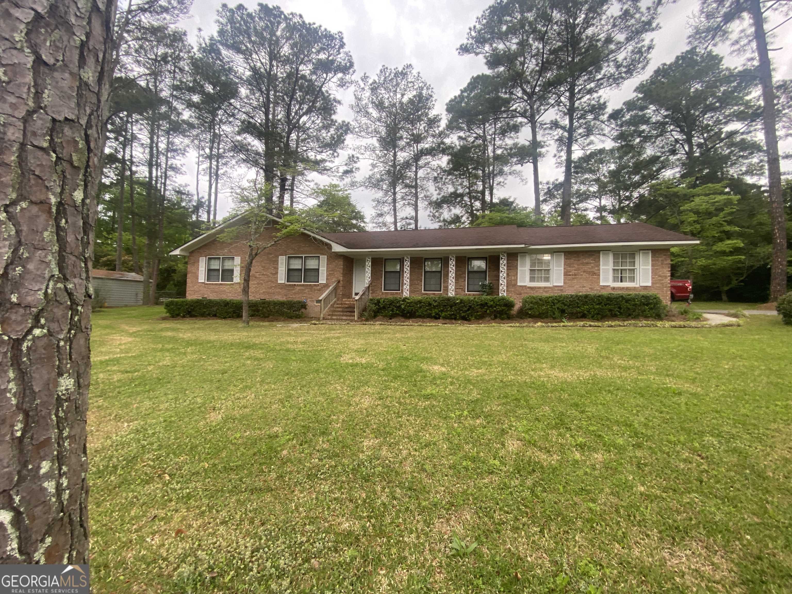 Cochran, GA 31014,169 Crest DR