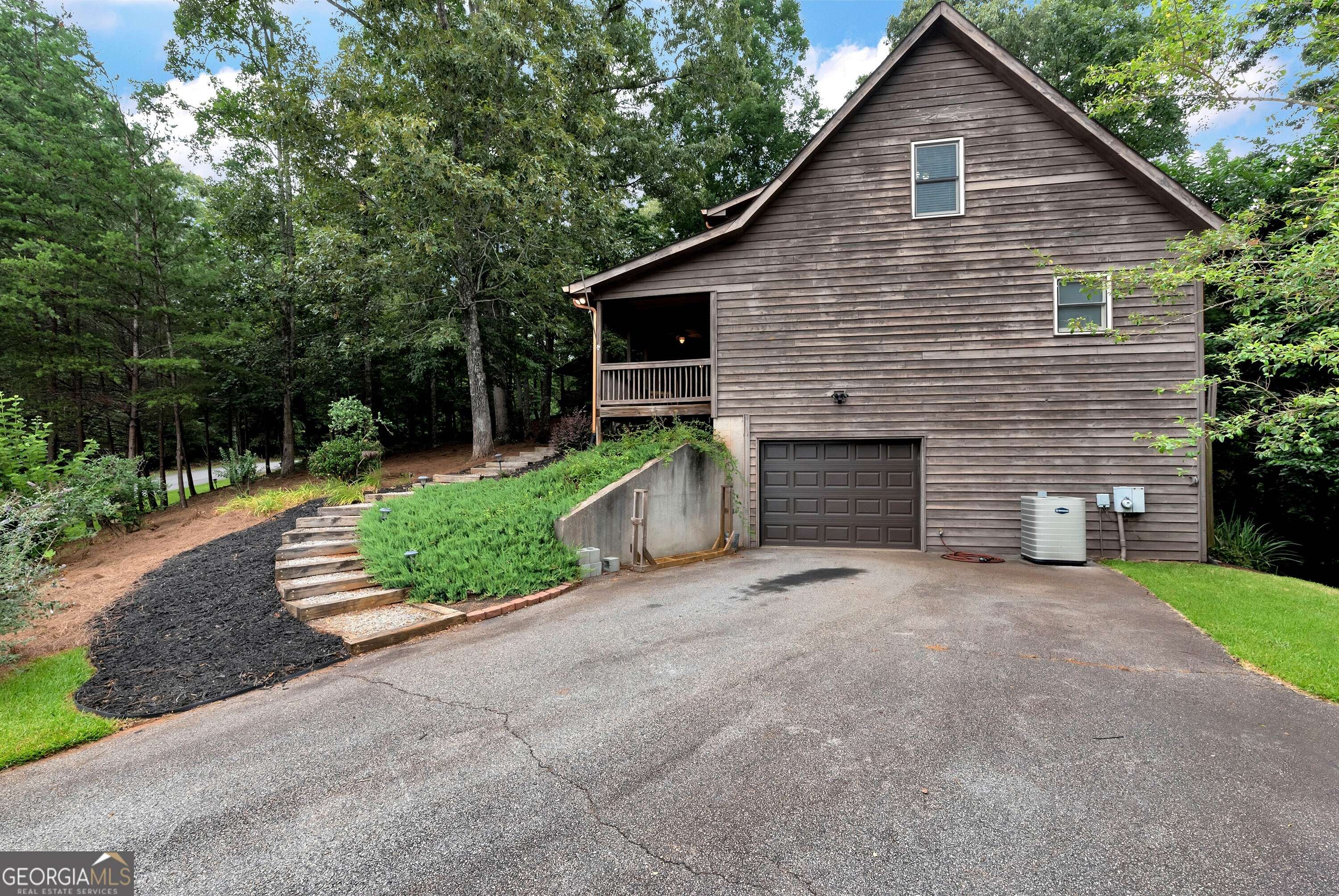 Dahlonega, GA 30533,93 Maple Ridge RD