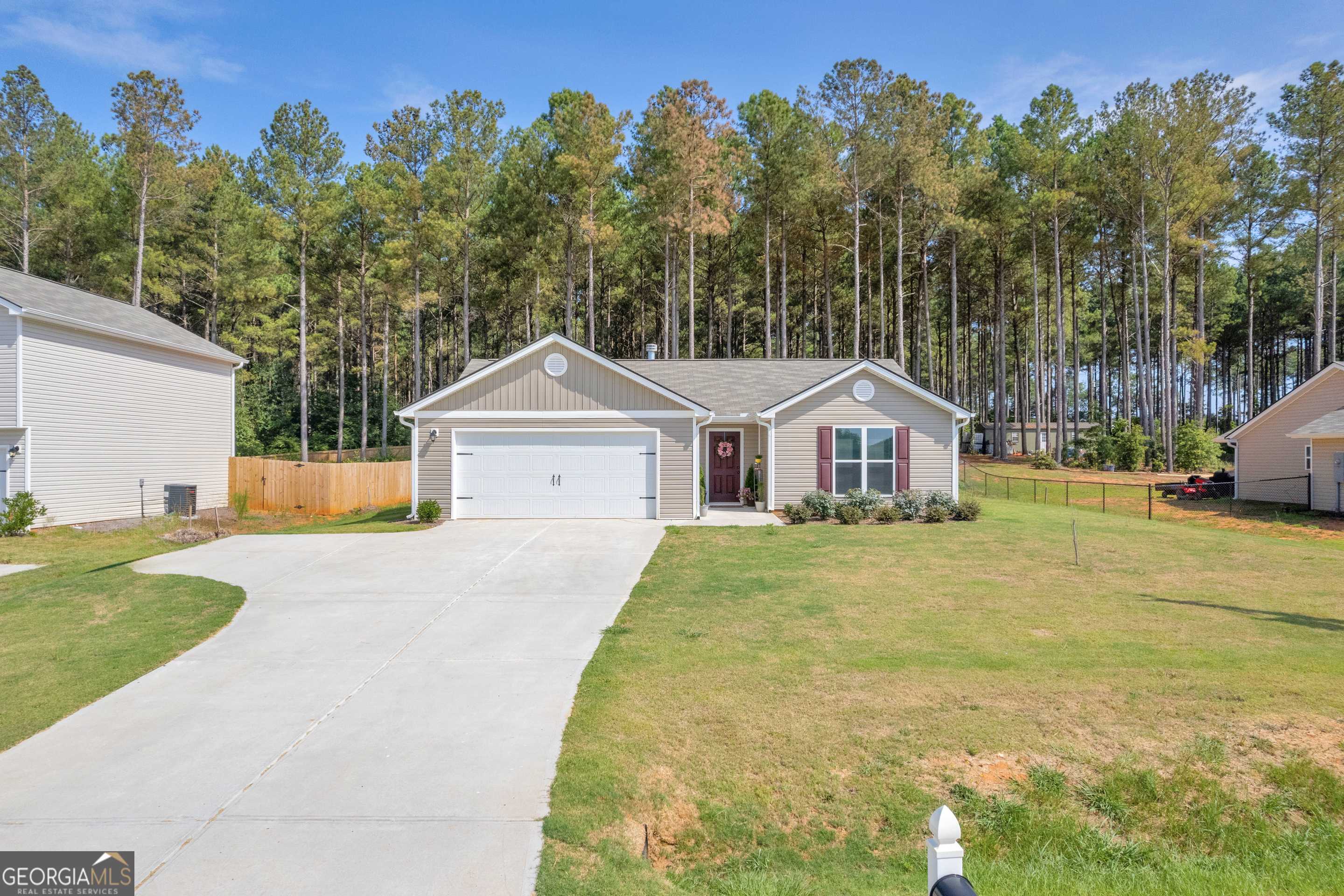 Hartwell, GA 30643,560 Walnut DR