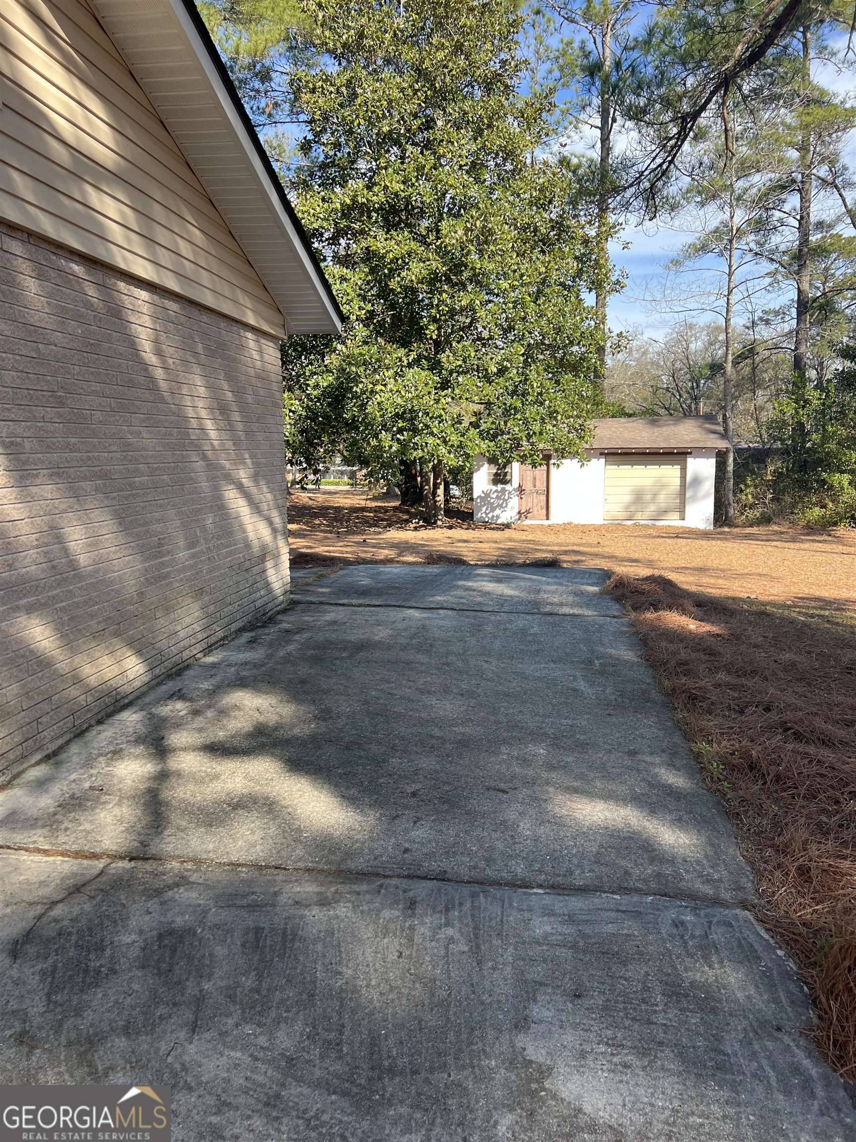 Claxton, GA 30417,602 E James ST