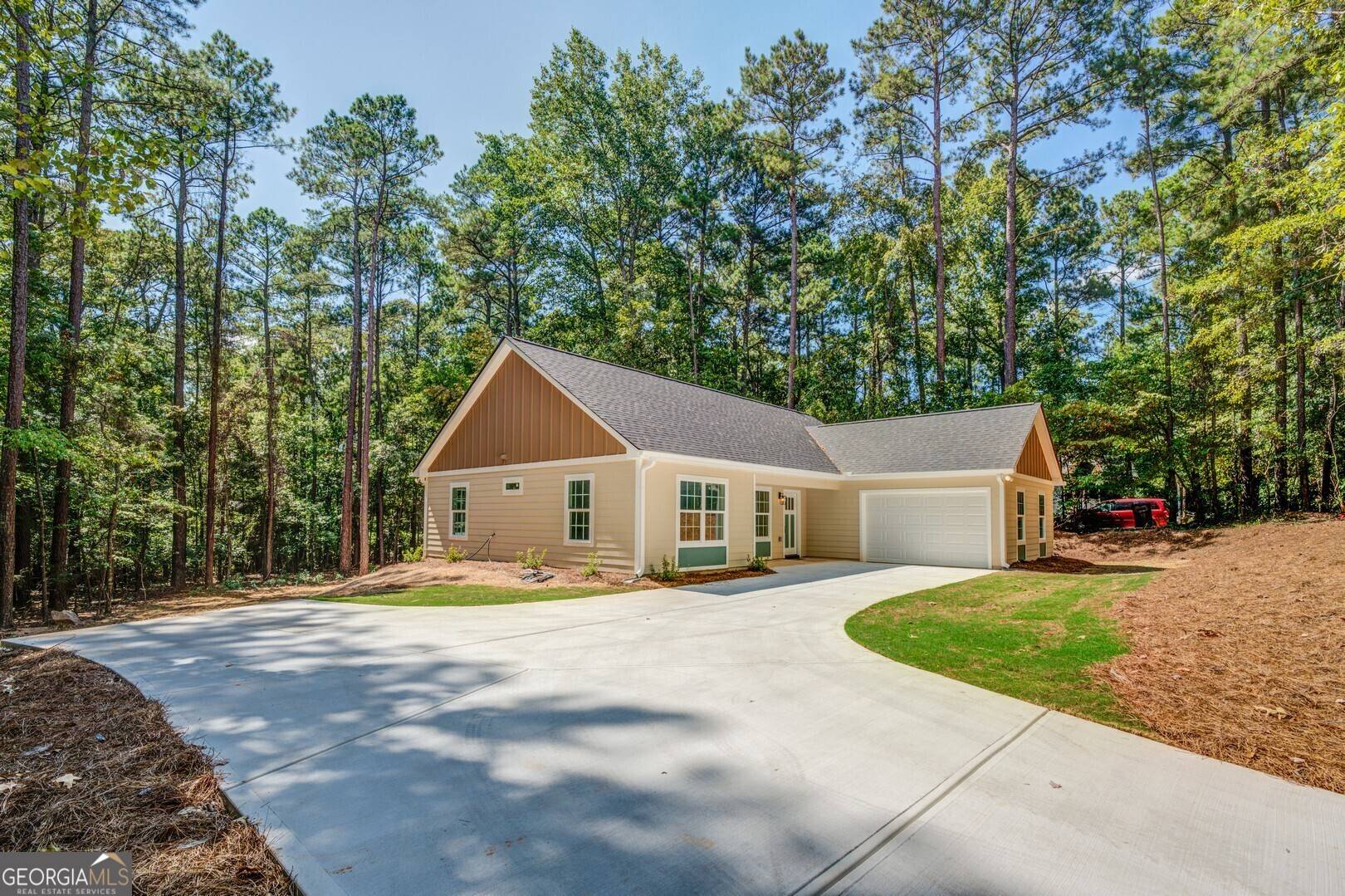 Monticello, GA 31064,205 Chickadee CT