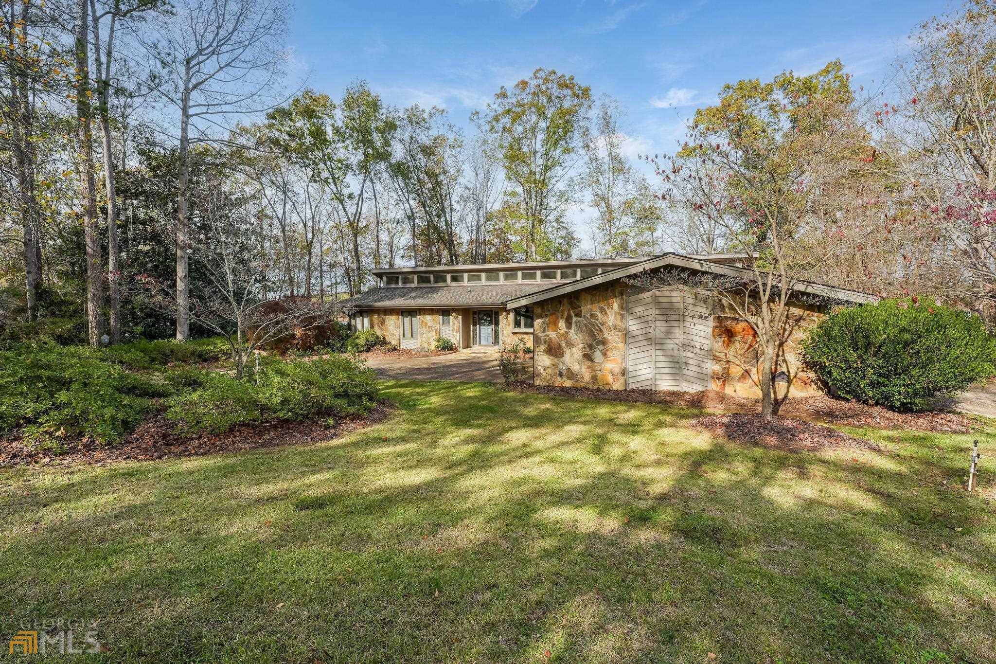 Hartwell, GA 30643,42 Dogwood LN