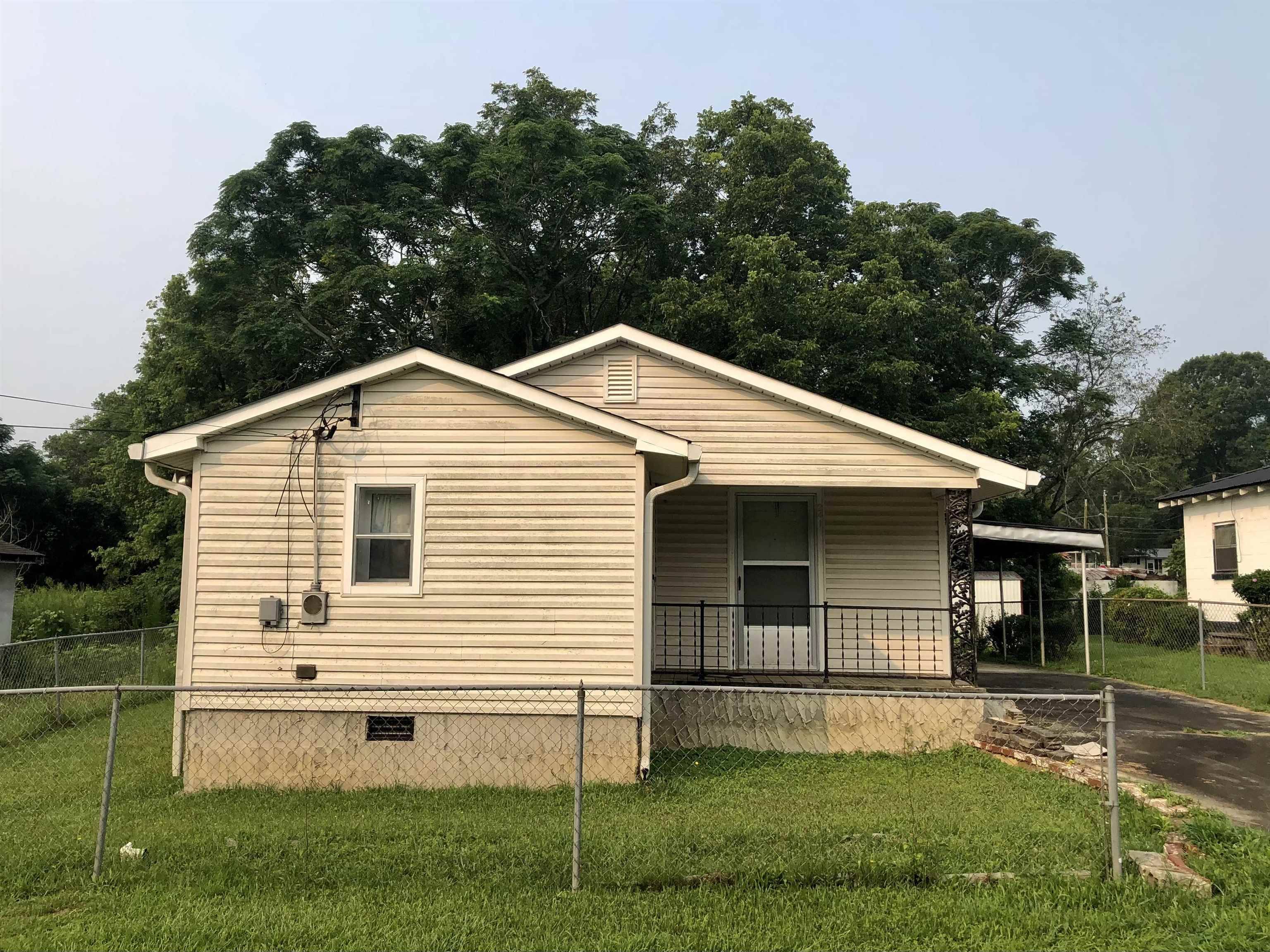 Lavonia, GA 30553,241 Spring ST