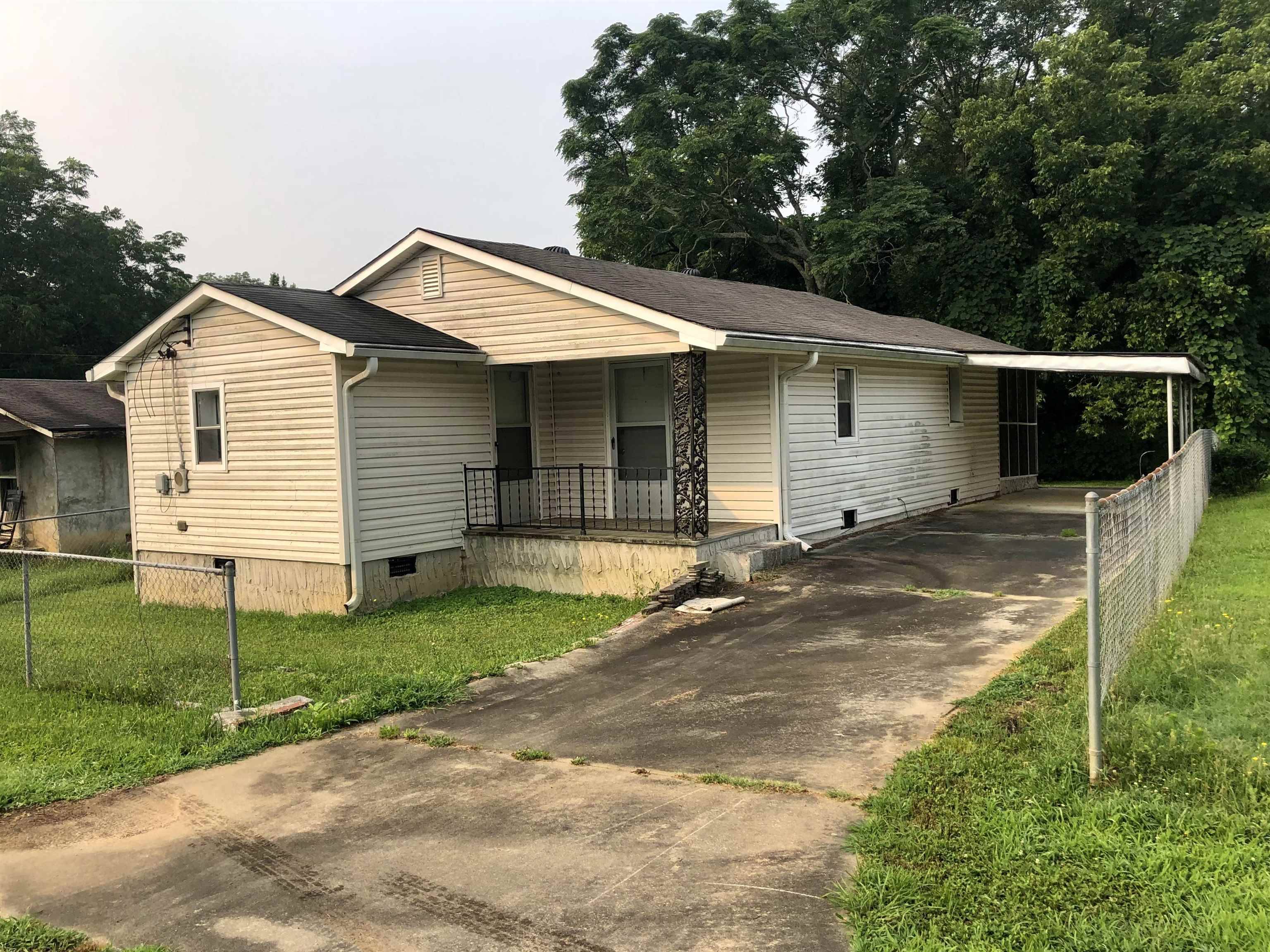 Lavonia, GA 30553,241 Spring ST