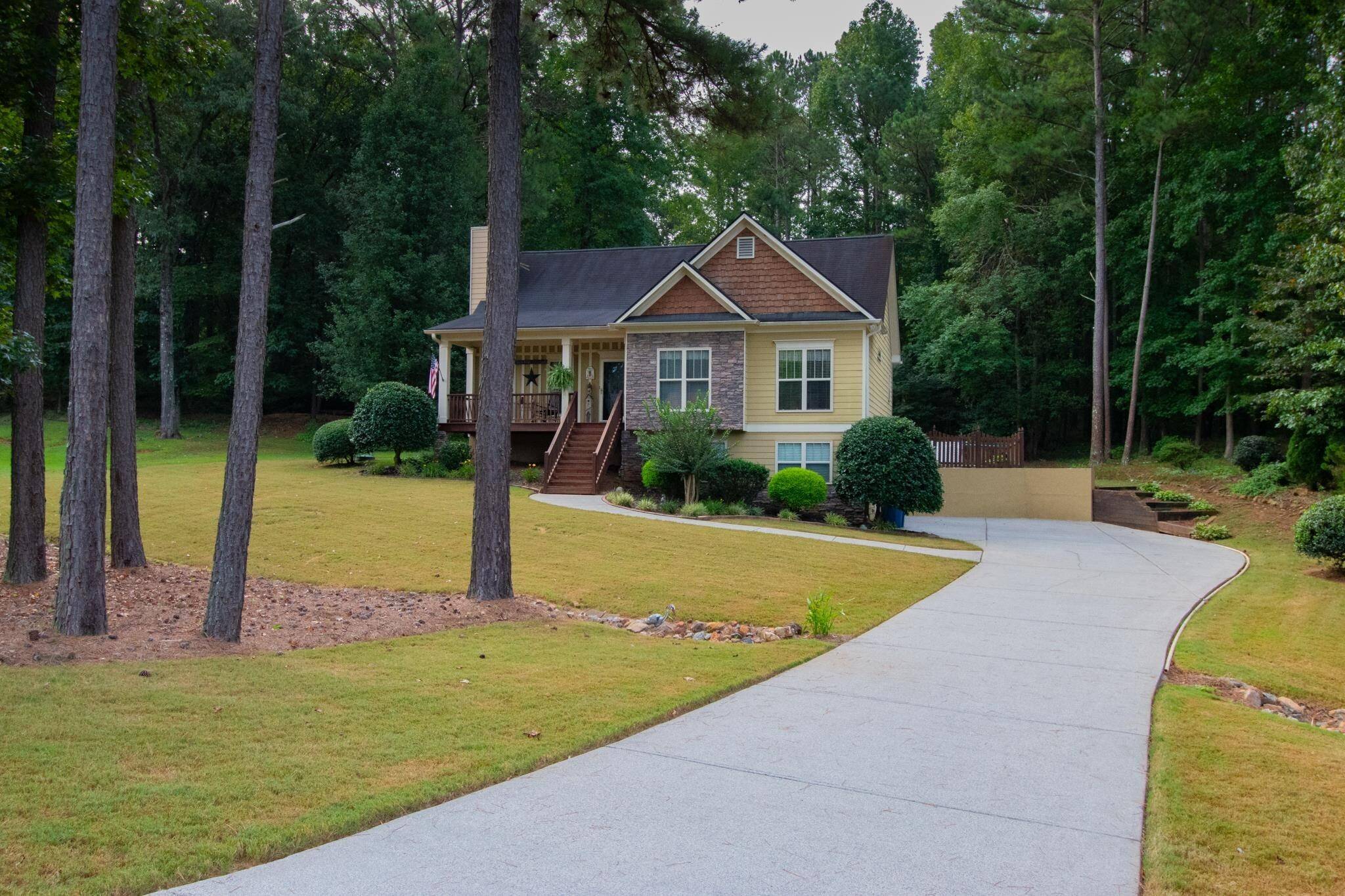 White, GA 30184,12 NE Willow CIR