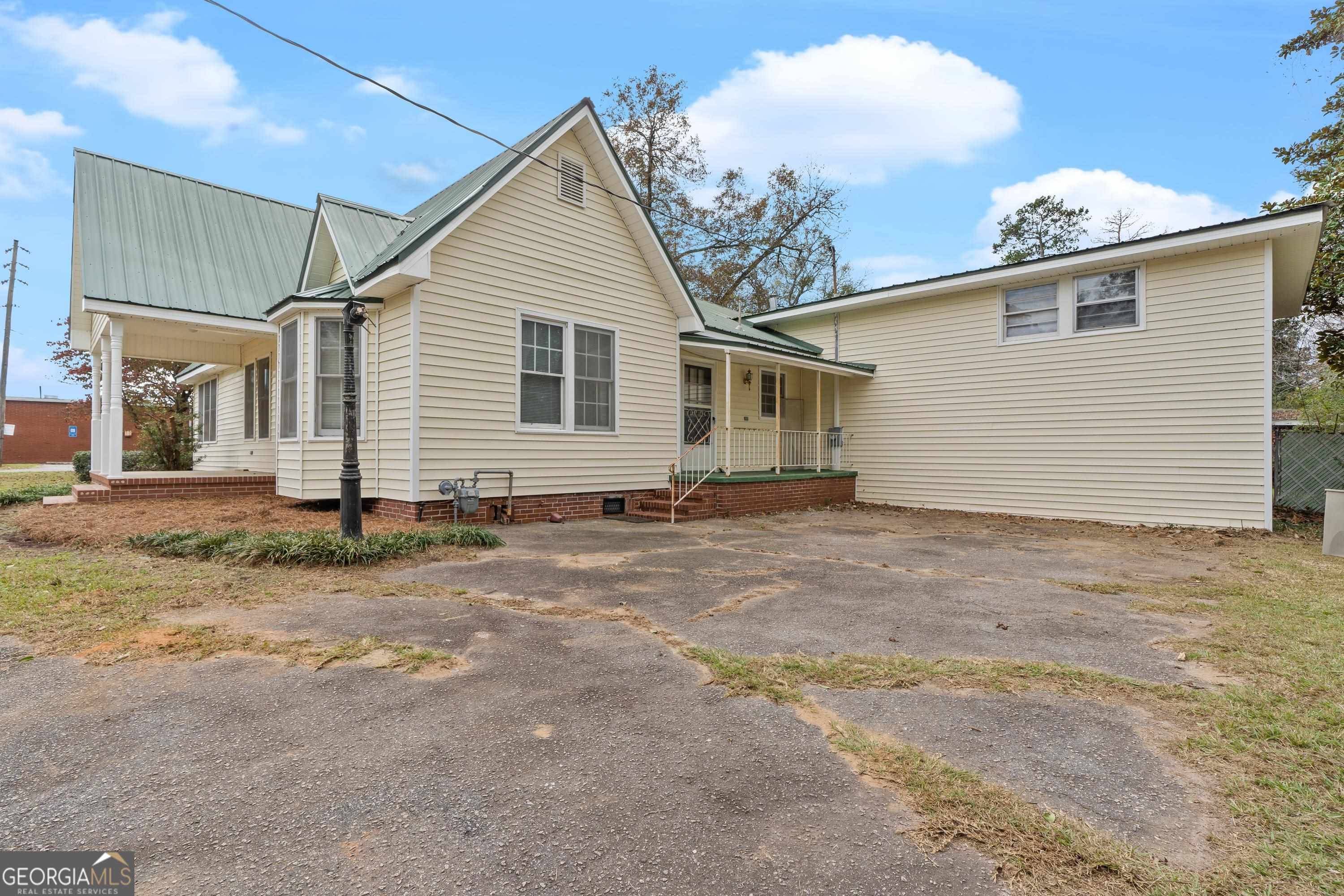 Irwinton, GA 31042,115 Asbell ST