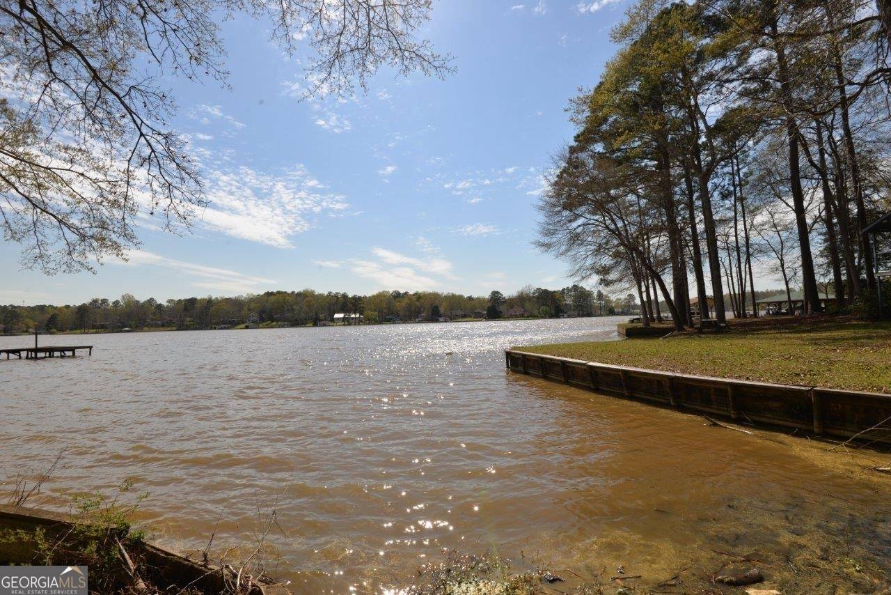 Eatonton, GA 31024,318 Possum Point DR