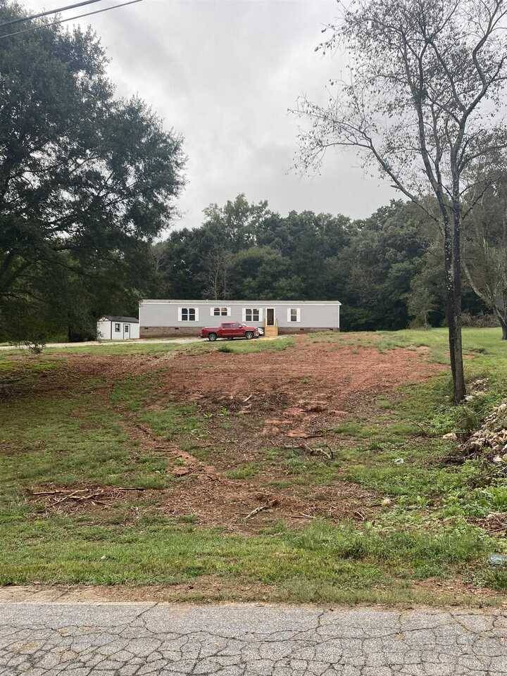 Hartwell, GA 30643,278 Foothills DR