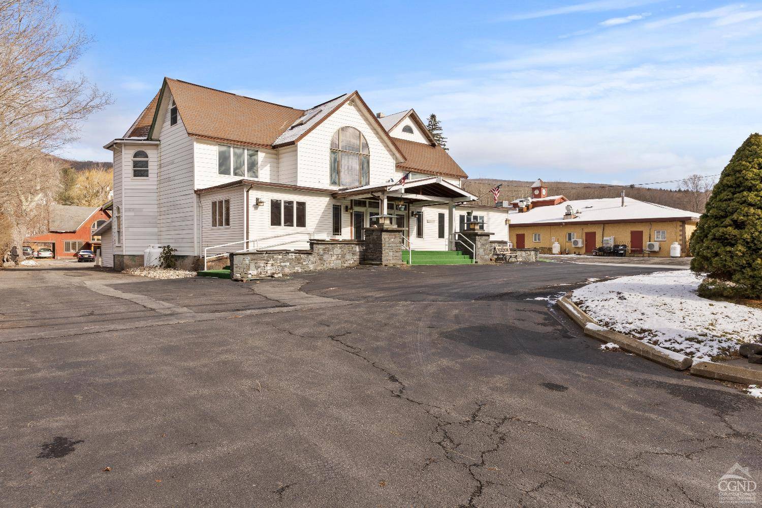 Hunter, NY 12442,7742 Main St