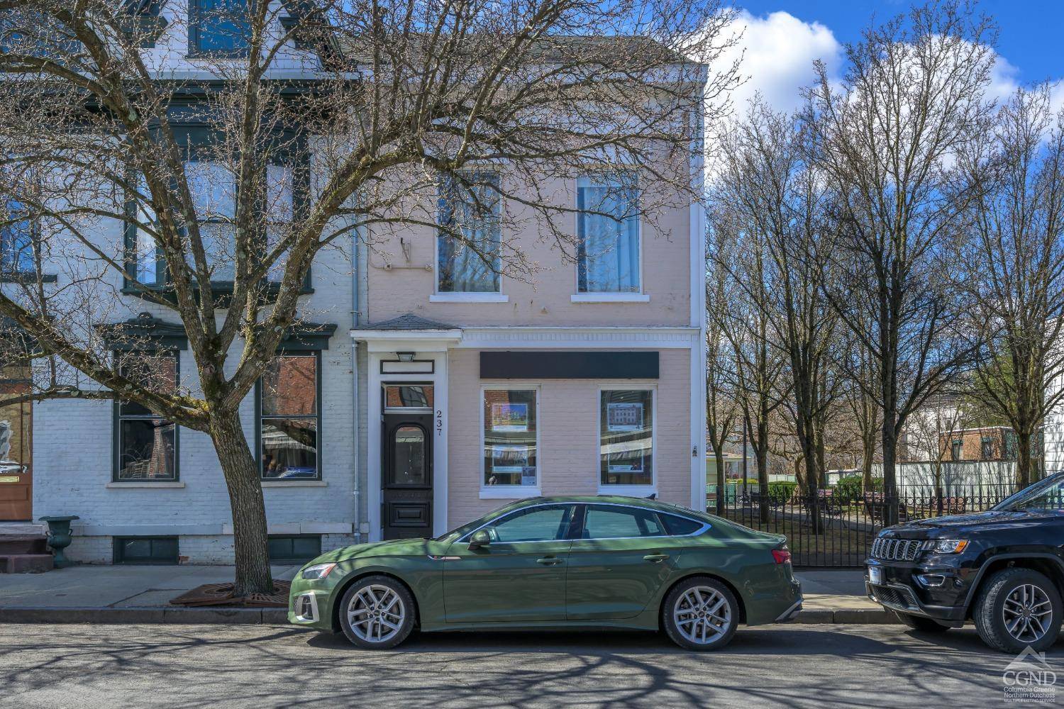 Hudson, NY 12534,237 Warren ST