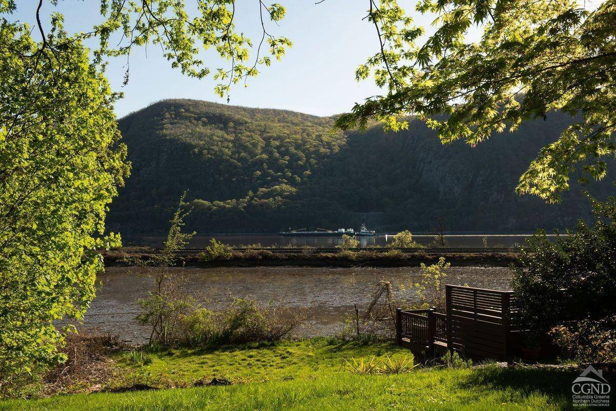 Cold Spring, NY 10516,111 Fair ST