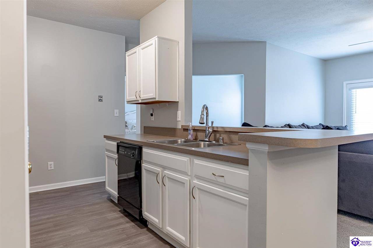 Louisville, KY 40291,9502 Magnolia Ridge Dr.