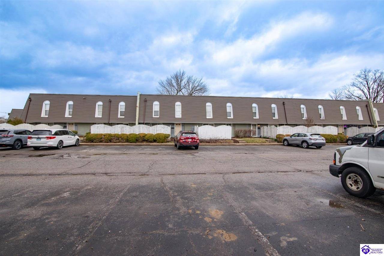 Louisville, KY 40223,212 La Fontenay ct