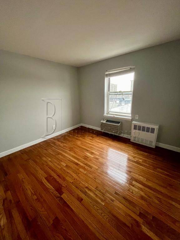 Queens, NY 11360,16-70 Bell Boulevard #522