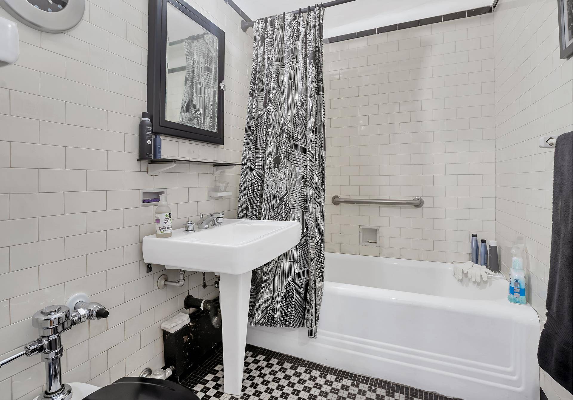 Manhattan, NY 10019,353 W 56TH Street #3J