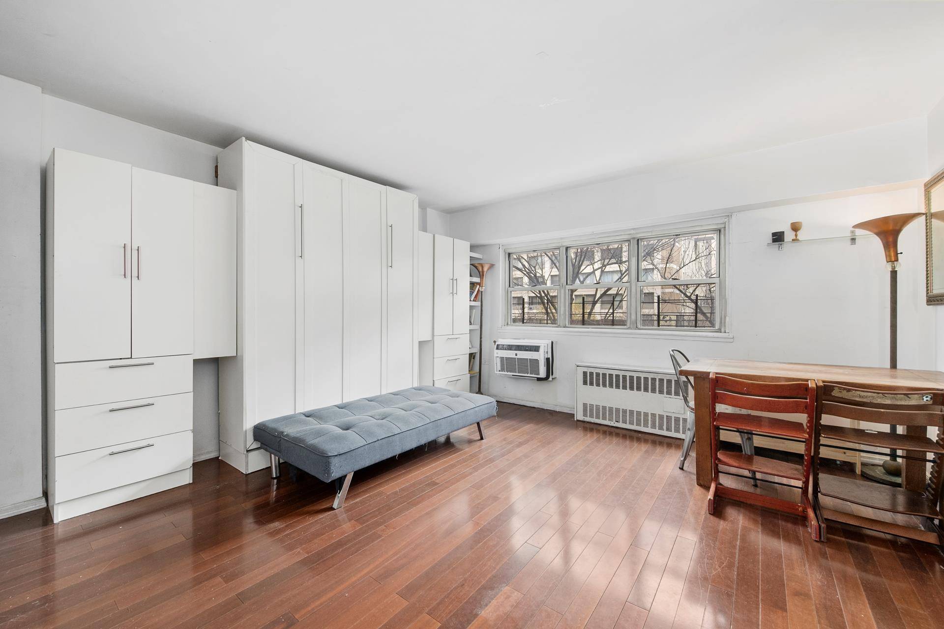 Manhattan, NY 10024,609 COLUMBUS Avenue #2E