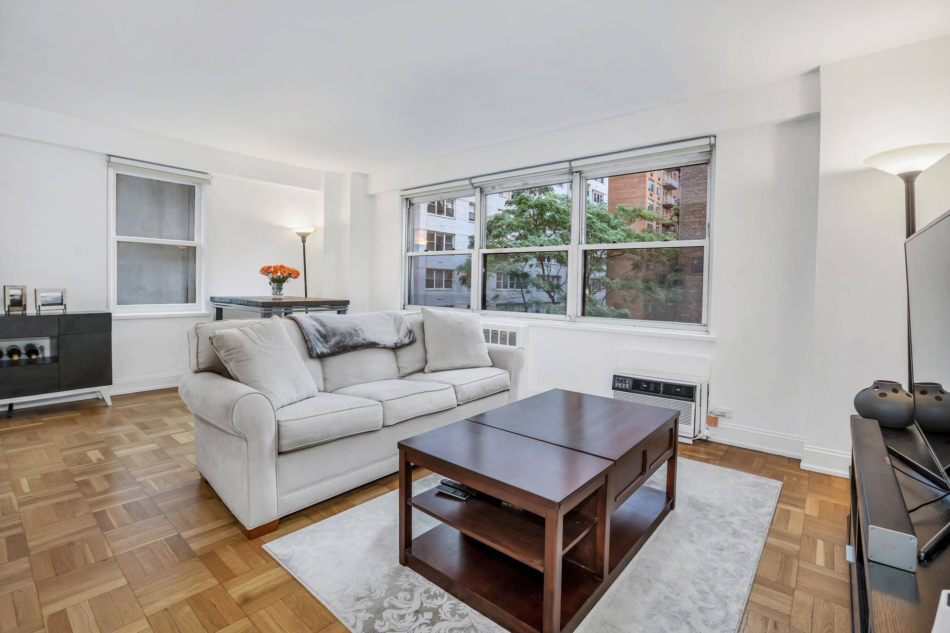 Manhattan, NY 10016,166 E 35TH Street #5H