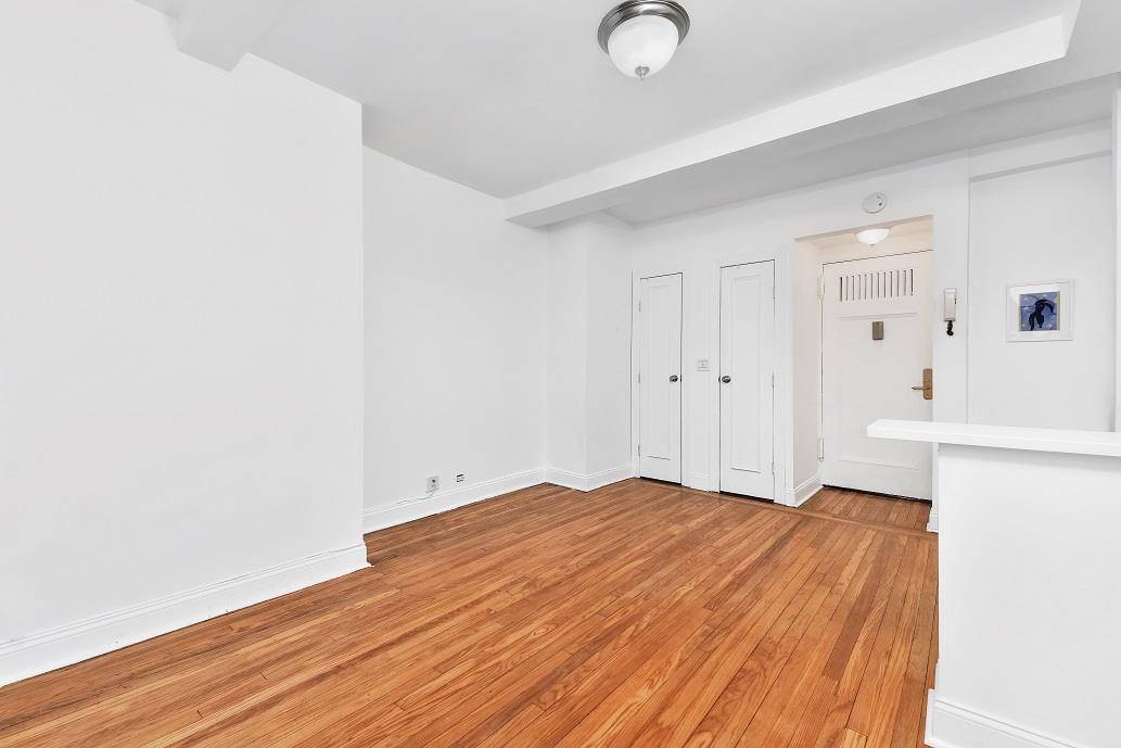 Manhattan, NY 10017,25 Tudor City Place #806