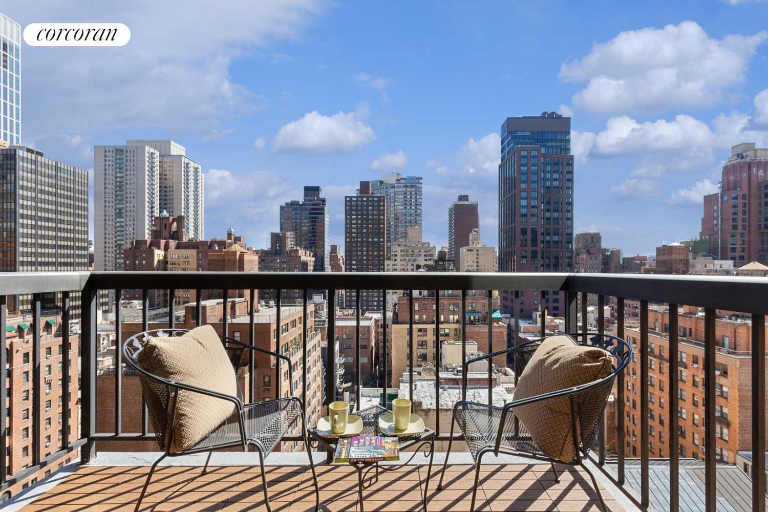 Manhattan, NY 10022,300 E 54TH Street #15C