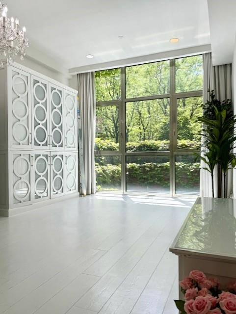 Manhattan, NY 10022,216 E 52ND Street #2F