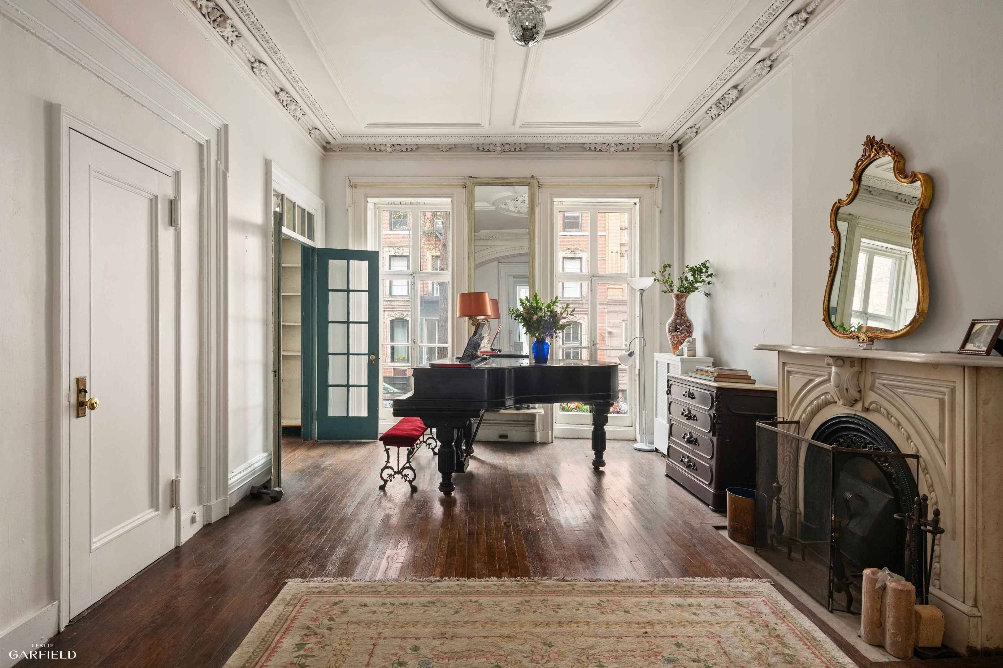 Manhattan, NY 10014,258 W 12th Street