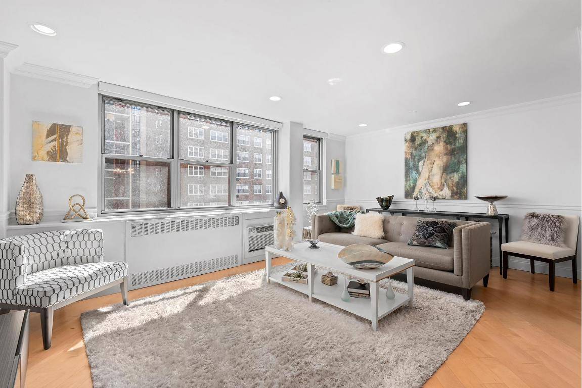 Manhattan, NY 10003,32 GRAMERCY Park S #9J