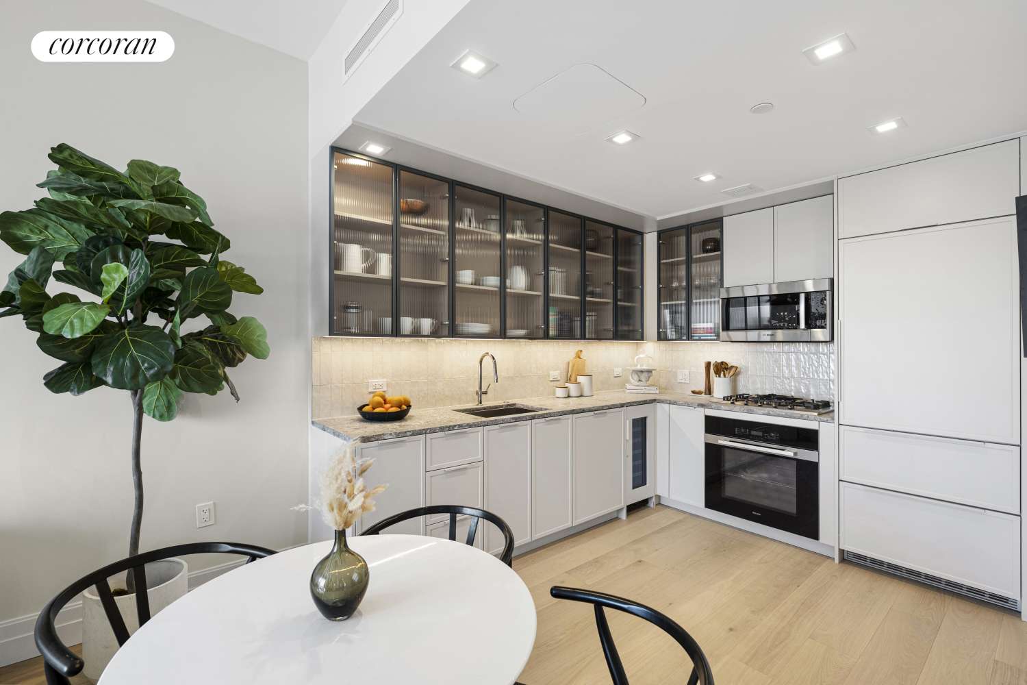 Manhattan, NY 10002,222 E BROADWAY #9C