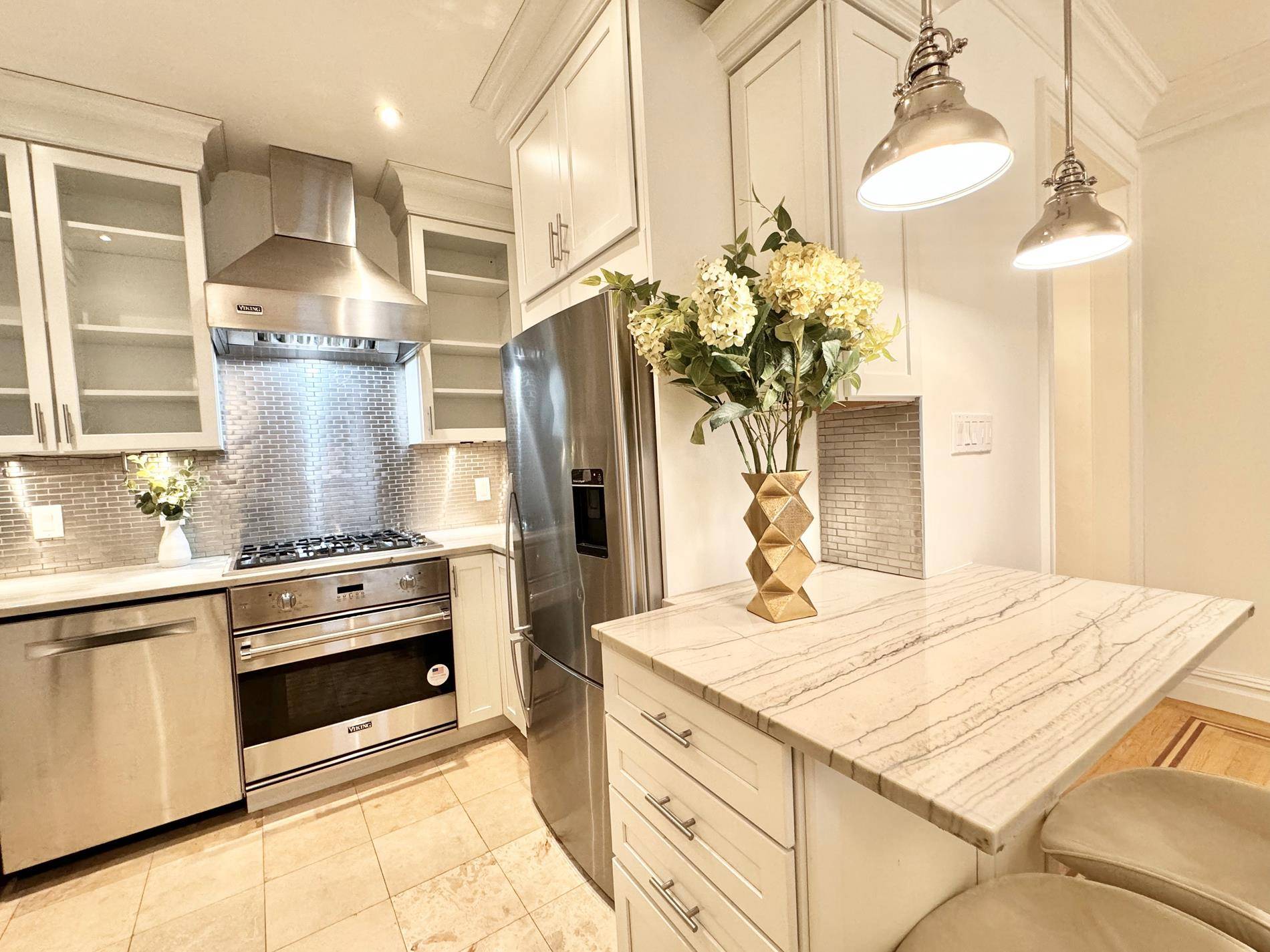 Manhattan, NY 10019,140 W 58th Street #8-C