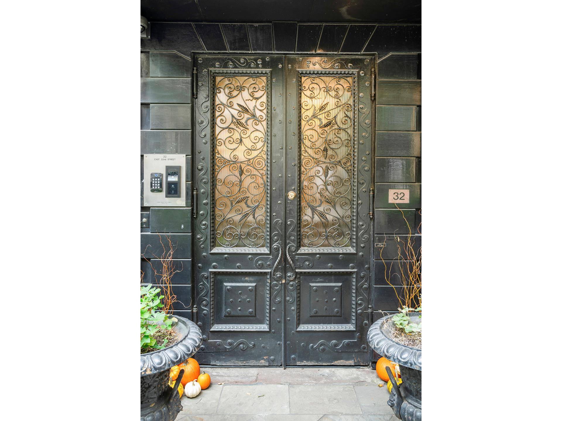 Manhattan, NY 10010,32 E 22ND Street
