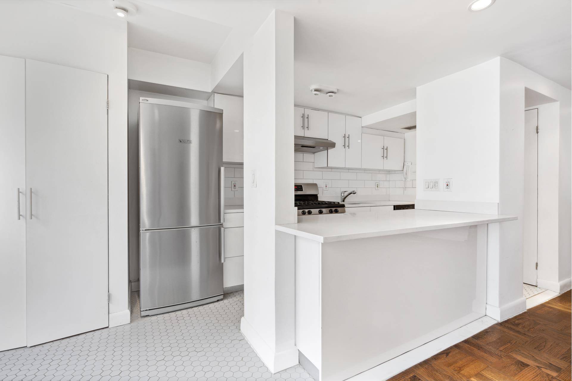Manhattan, NY 10022,136 E 56TH Street #12C