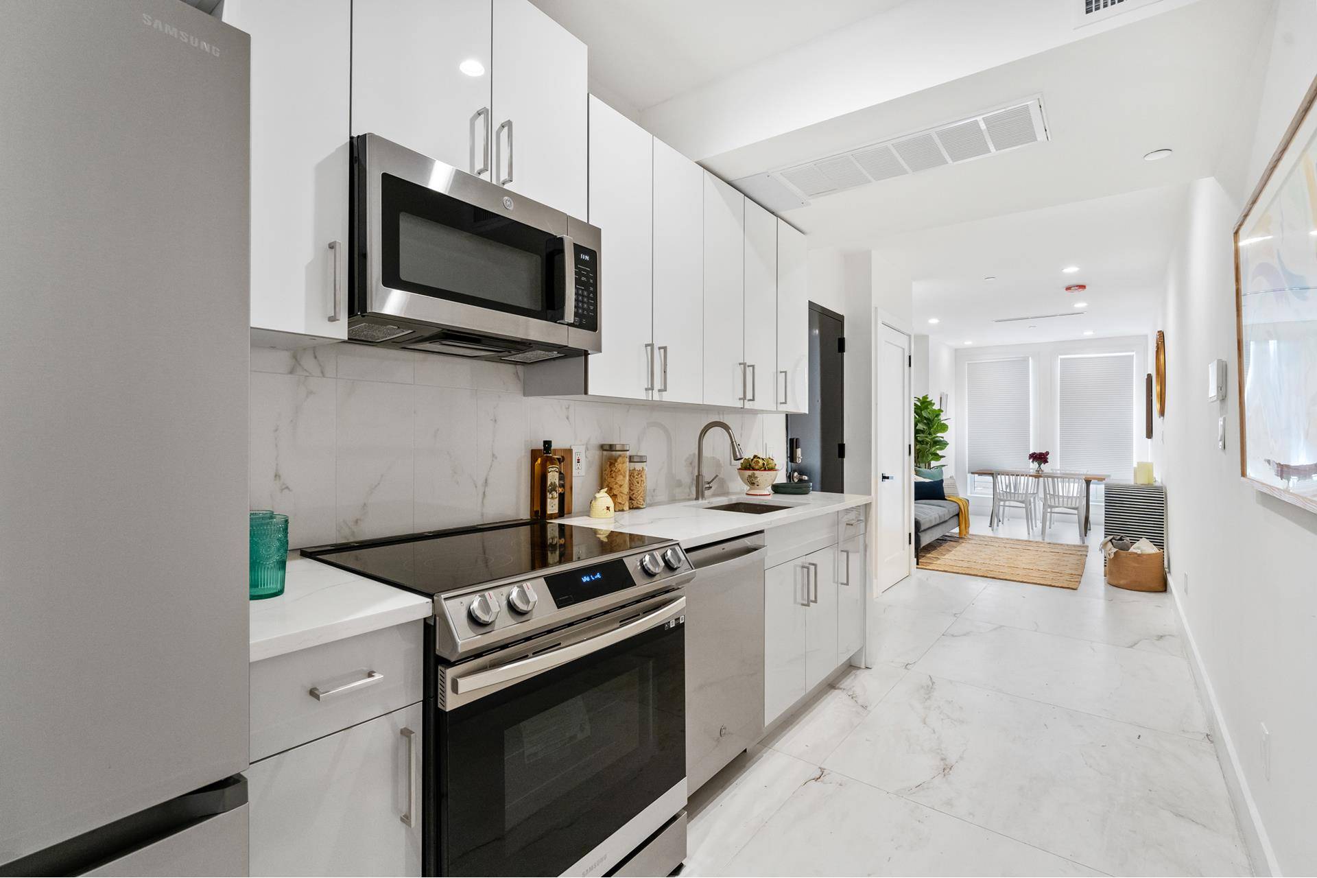 Brooklyn, NY 11221,122 PALMETTO Street #1R