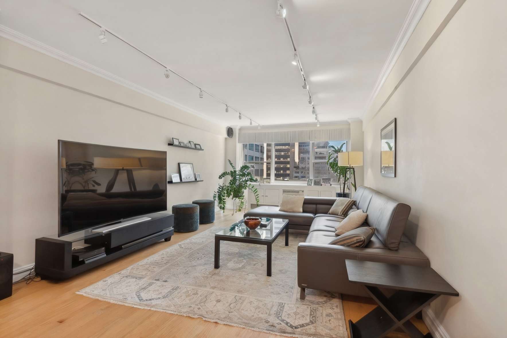 Manhattan, NY 10017,333 E 46TH Street #9B