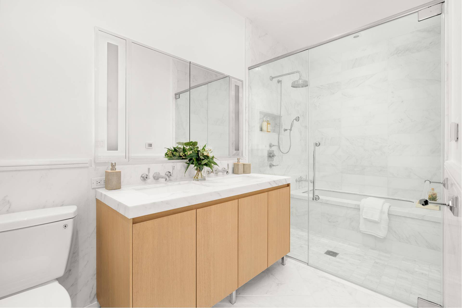 Manhattan, NY 10003,215 E 19TH Street #1D