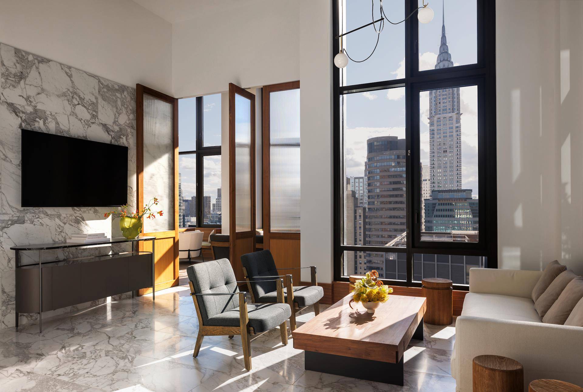 Manhattan, NY 10017,135 E 47TH Street #PHD