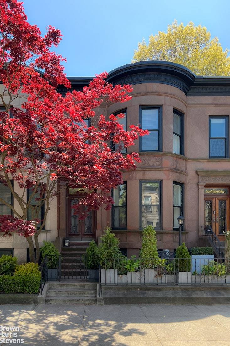Brooklyn, NY 11225,196 MIDWOOD Street