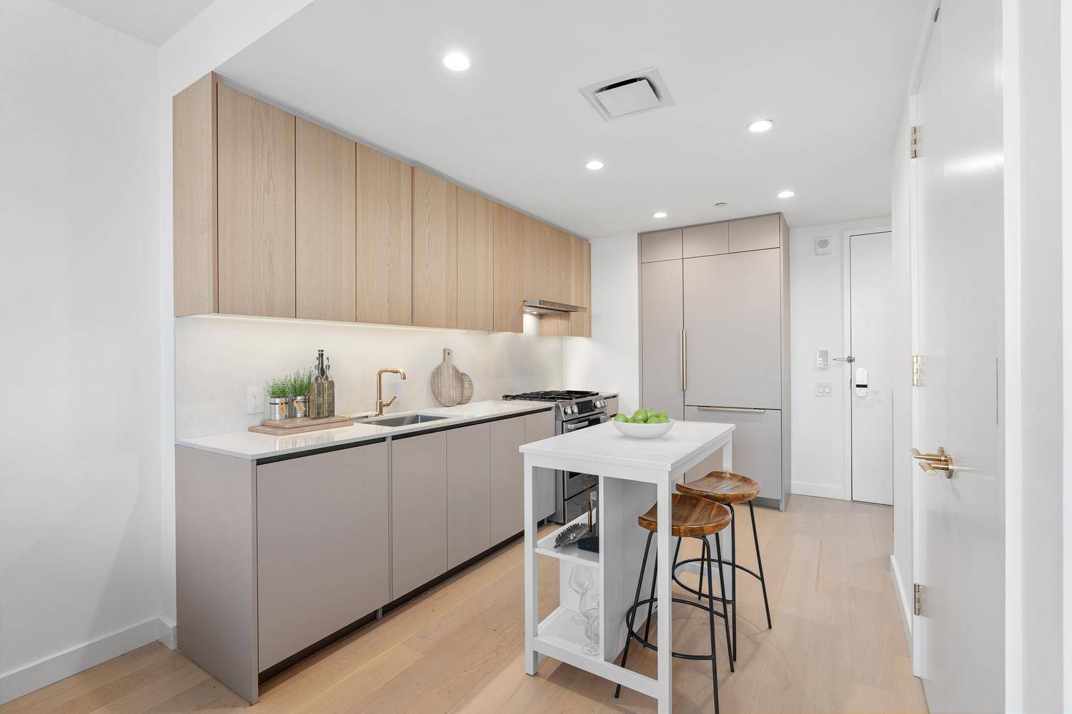 Queens, NY 11101,3 Court Square #5104