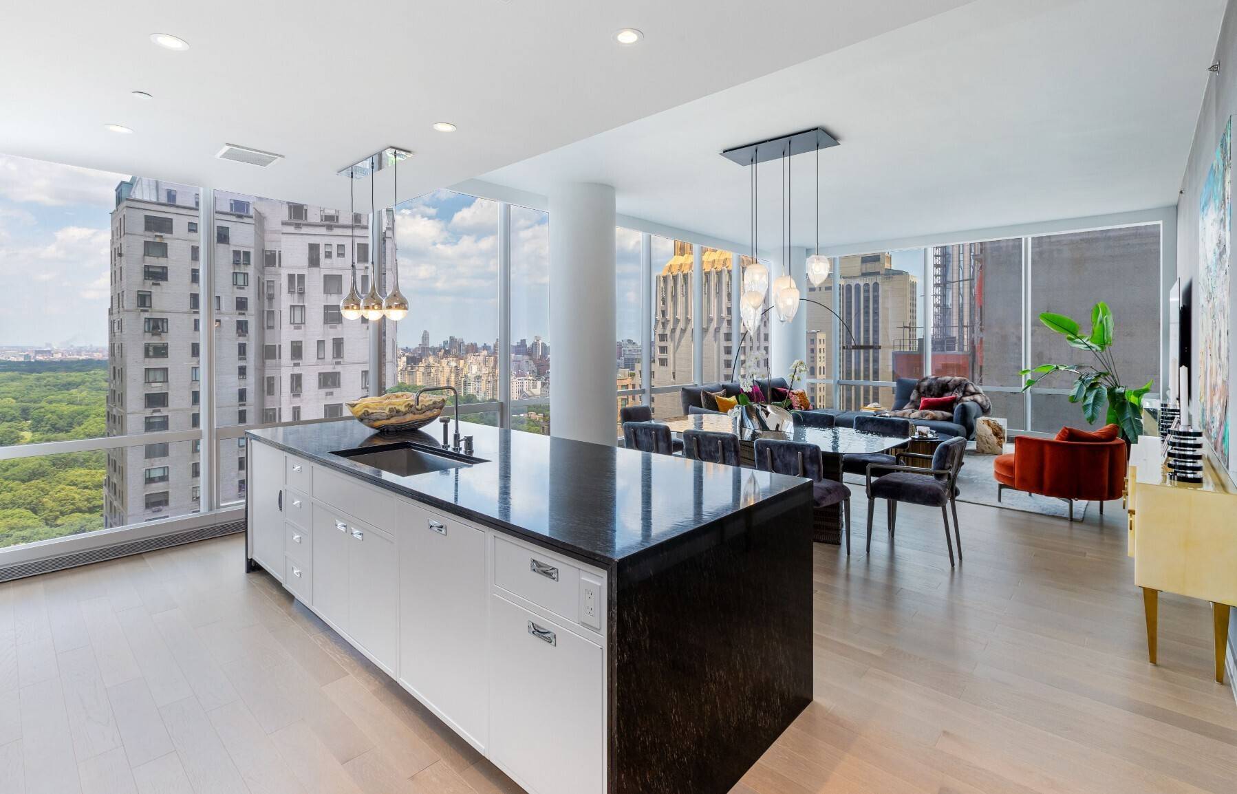 Manhattan, NY 10019,157 W 57th Street #34F