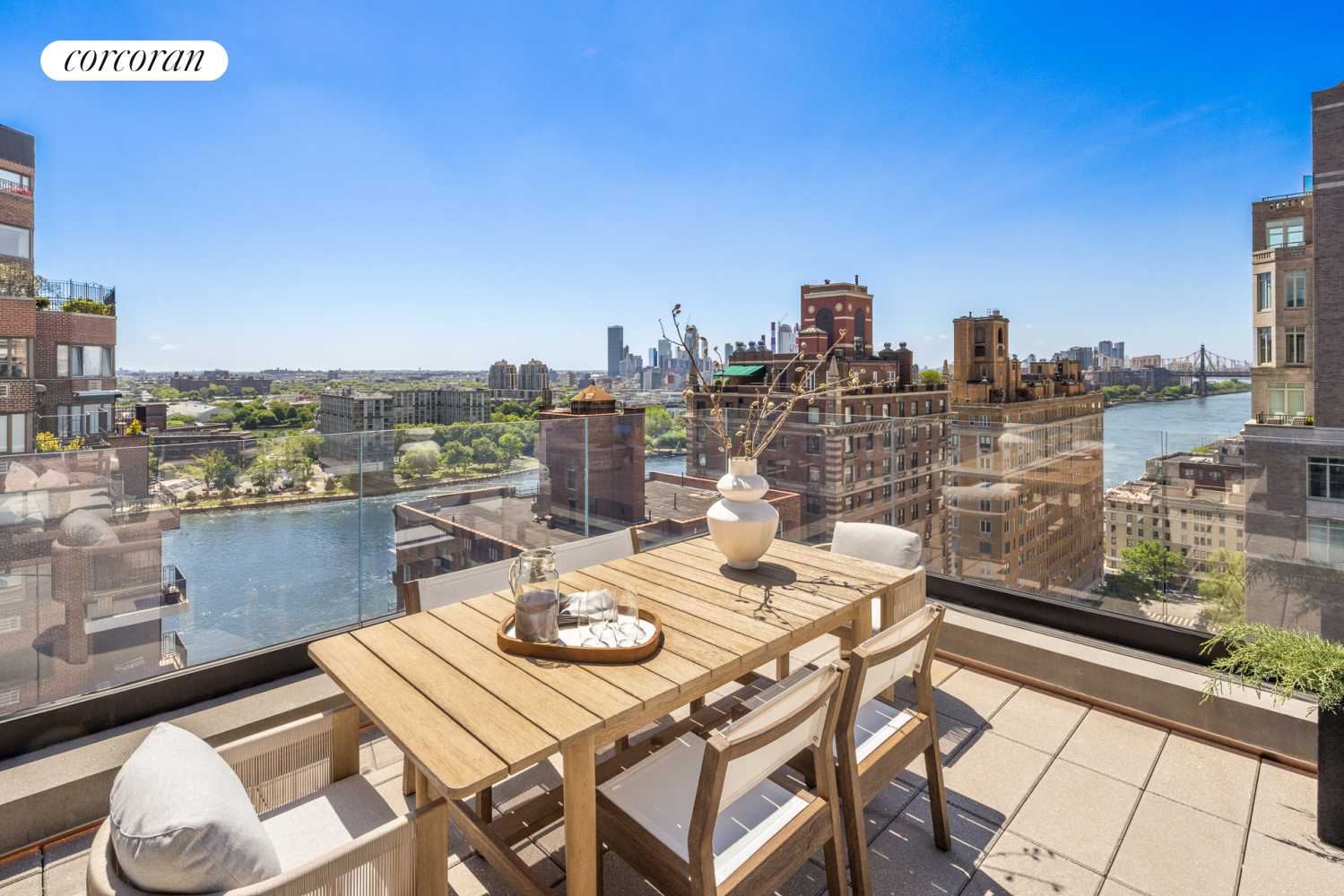Manhattan, NY 10028,40 E END Avenue #PH15