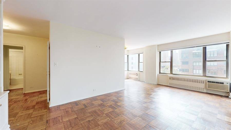 Manhattan, NY 10028,55 E END Avenue #9J