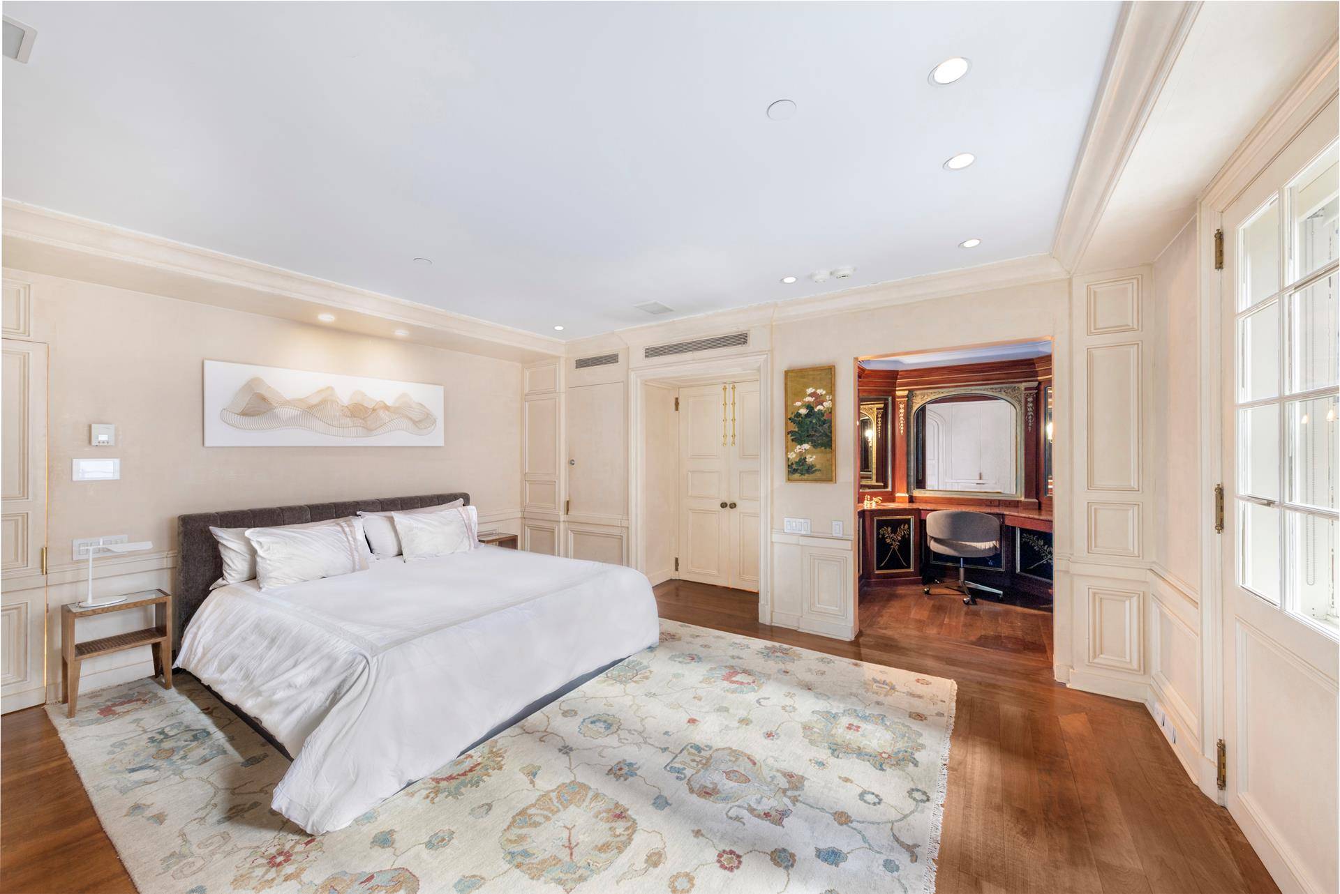 Manhattan, NY 10019,160 CENTRAL Park S #915