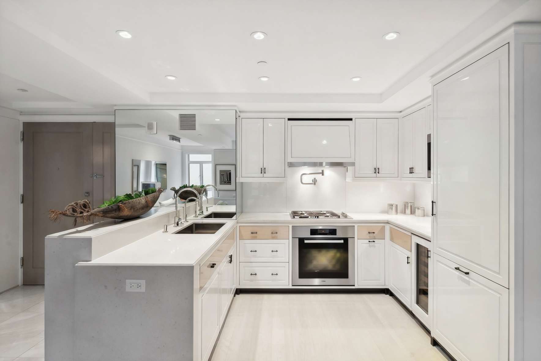 Manhattan, NY 10065,21 E 61ST Street #5A