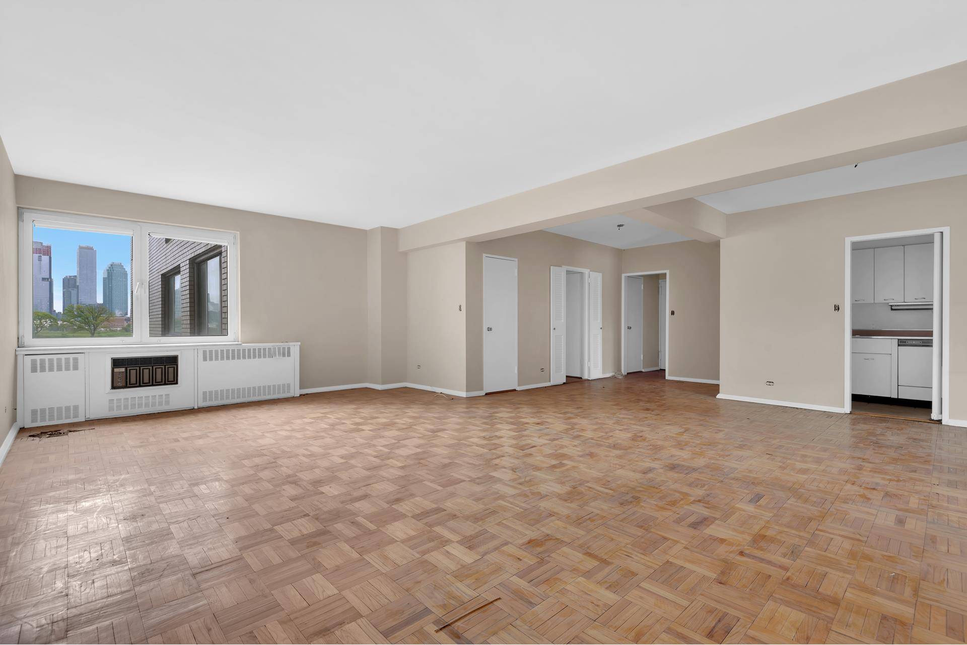 Manhattan, NY 10022,45 SUTTON Place S #3J