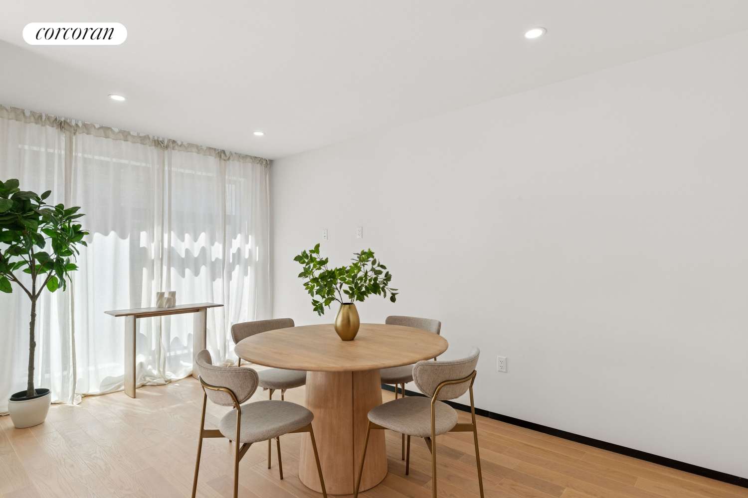 Manhattan, NY 10036,350 W 44TH Street #304