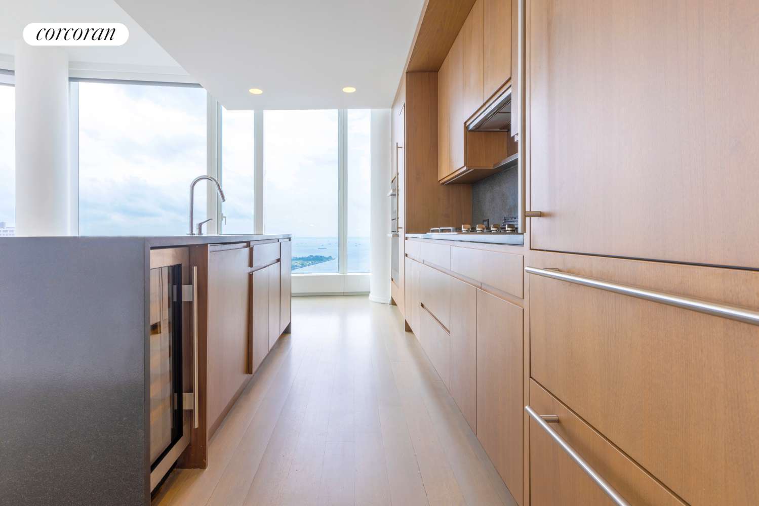 Manhattan, NY 10006,50 WEST Street #55B