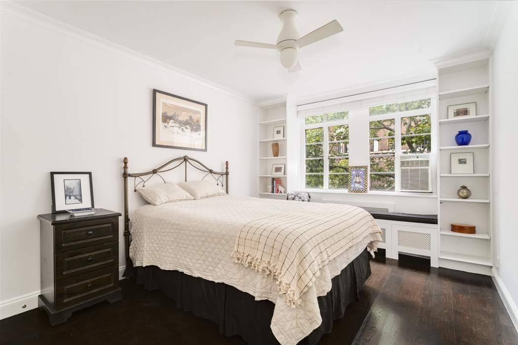 Manhattan, NY 10003,82 Irving Place #3A