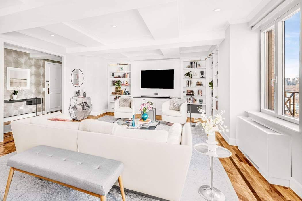 Manhattan, NY 10028,1049 Fifth Avenue #10B