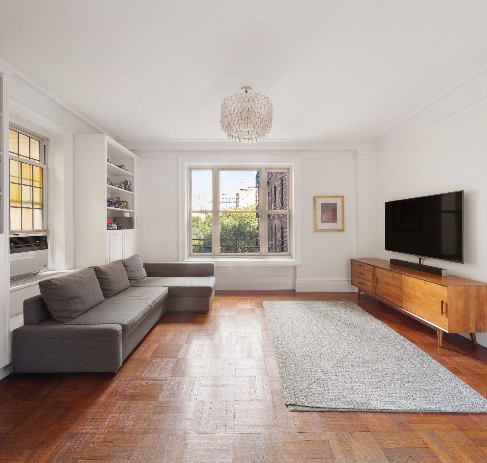Manhattan, NY 10024,180 Riverside Drive #6E
