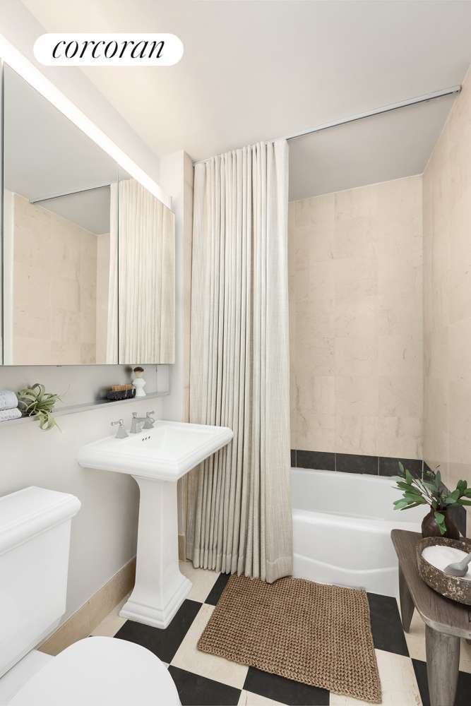 Manhattan, NY 10282,20 RIVER Terrace #12B